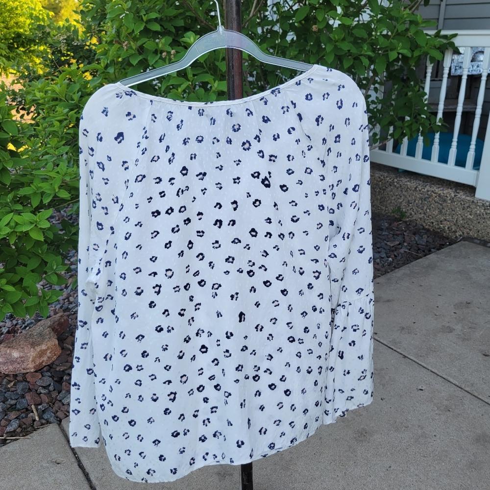 Belldini size Large boho Navy & white Cheetah print bell sleeve V Neck blouse - Picture 5 of 14